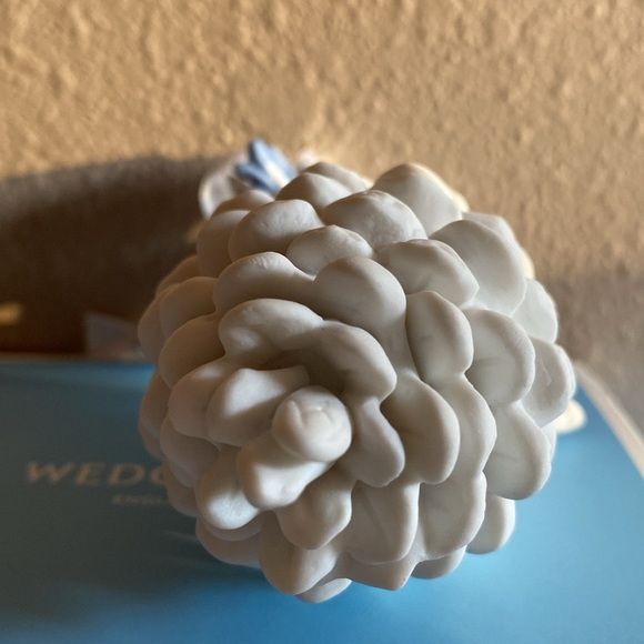 Wedgwood White Jasper + Blue Pine Cone, Porcelain Ornament on Ribbon, New in Box - Picture 8 of 10